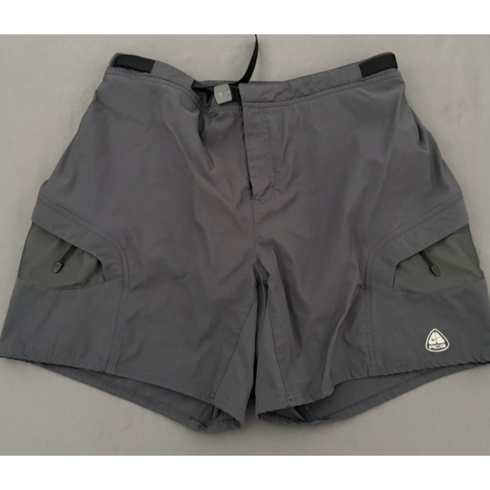 Nike ACG Biking Cycling Shorts Womens Size XL 16-18 Gray Lined & Padded Pockets